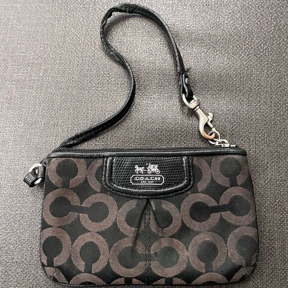 Y2K Coach Black Signature Silver Wristlet Wallet Patent Leather - Picture 1 of 5